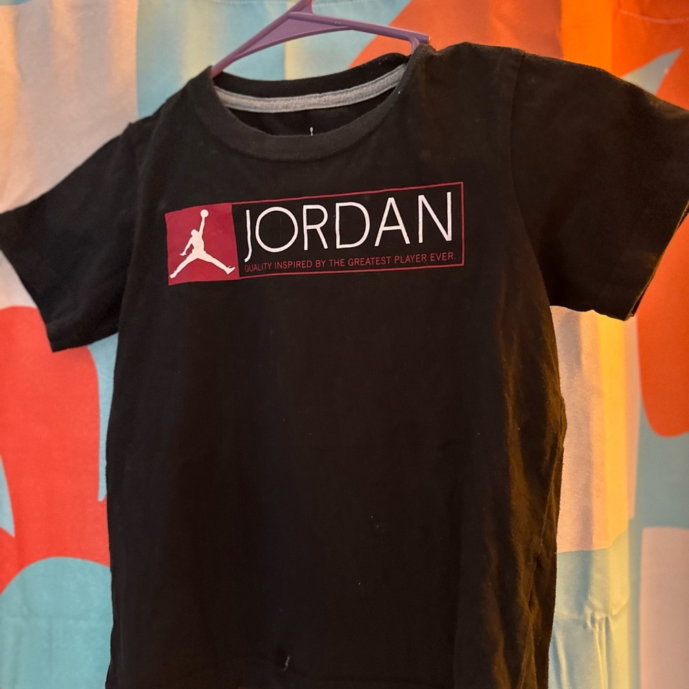 Kids size 7 Jordan tshirt.